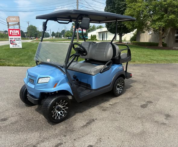 4 vs 6 passenger golf cart – 2023 Club Car Onward Lithium Golf Cart – Light Blue, 1-Owner